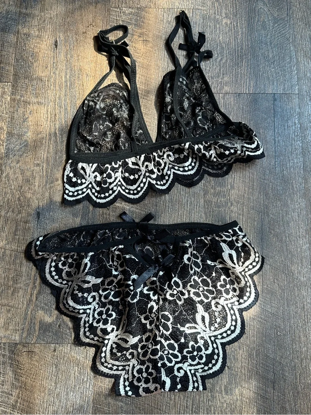 N/A delicate black
